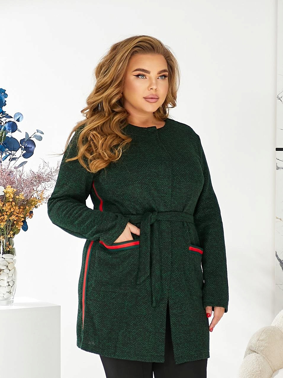 Женский кардиган из букле с тесьмой