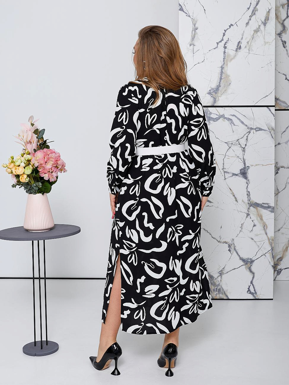 Женское платье с прямой юбкой