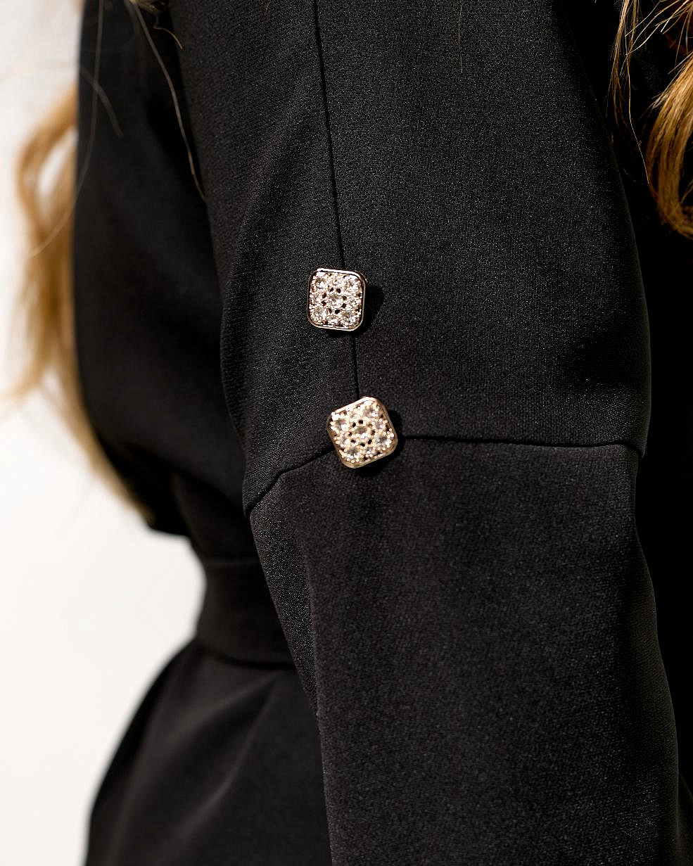 Женское платье футляр с пуговиами