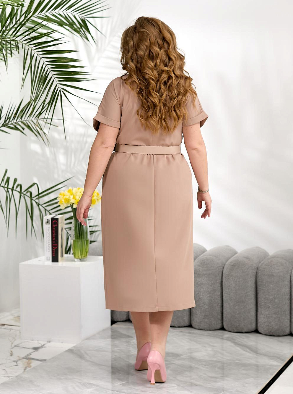 Женское платье однотон с разрезами