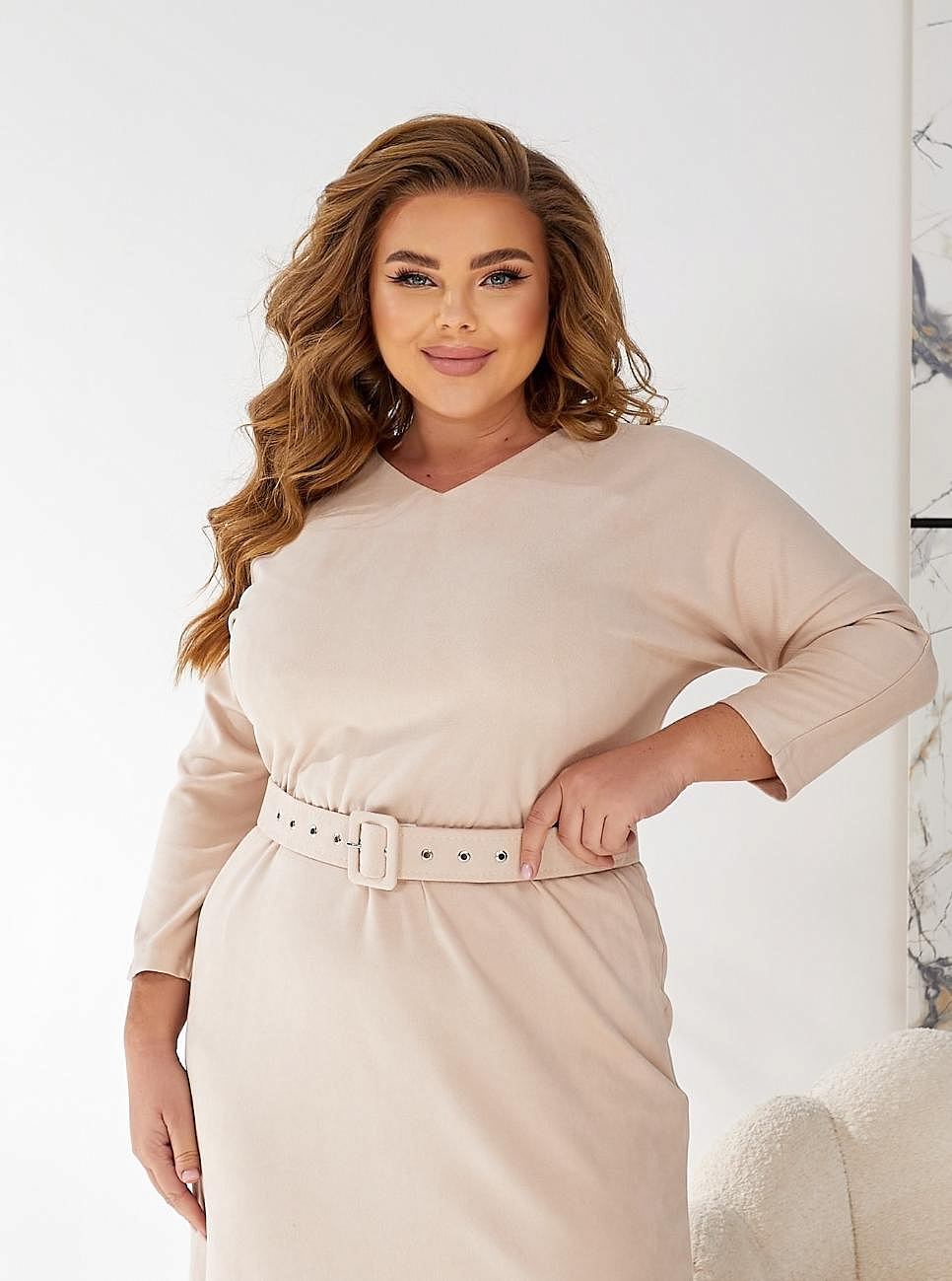 Замшевое платье с разрезами по бокам