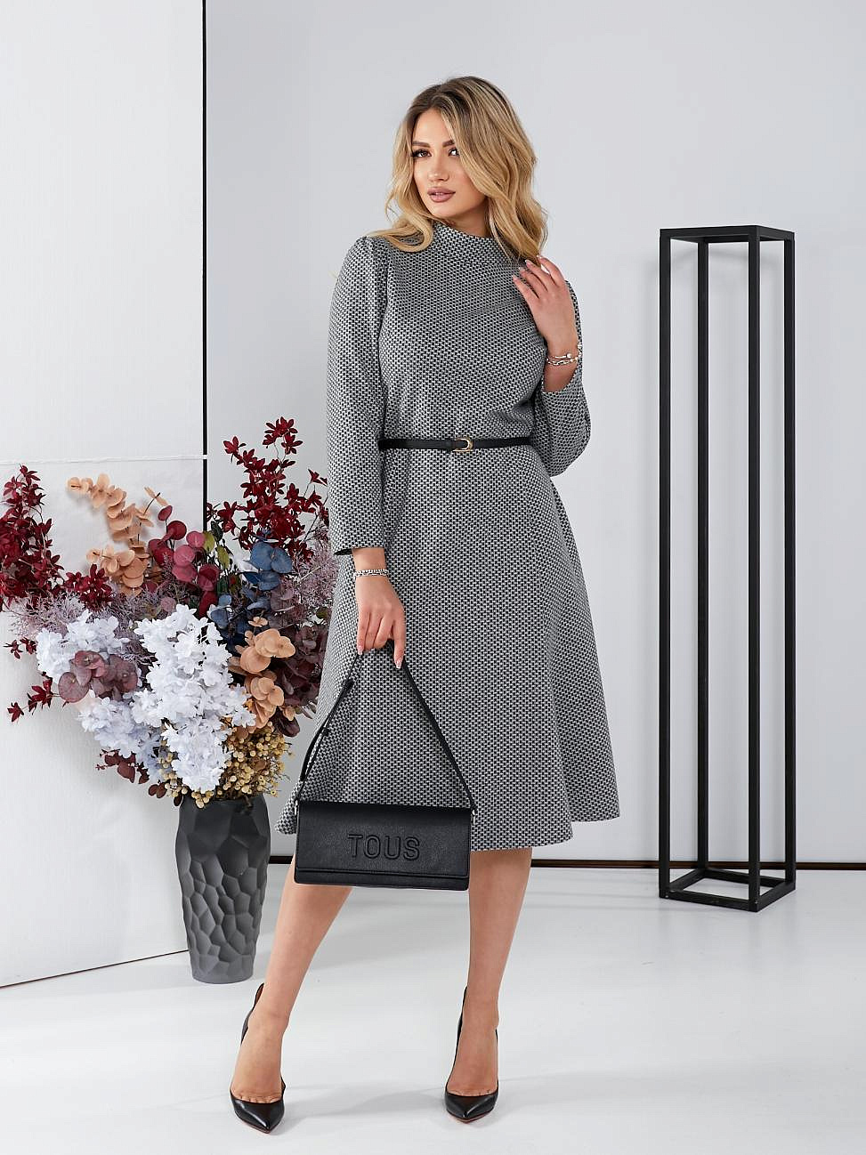 Женское платье с юбкой годэ и стойкой