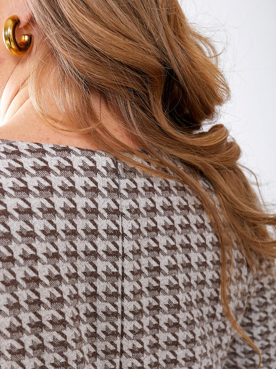 Женское платье -футляр теплое 