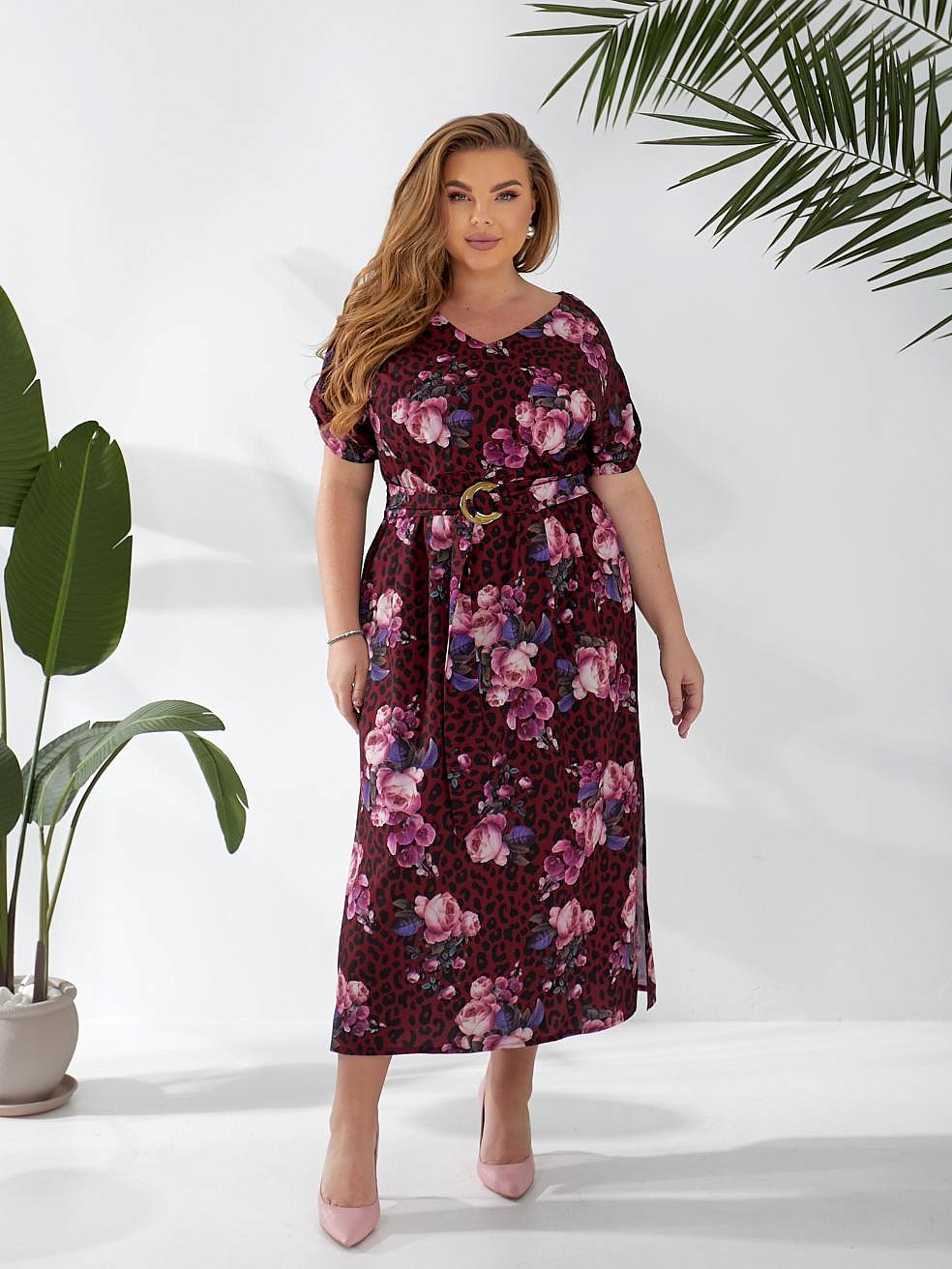 Женское платье из софта с разрезами по бокам