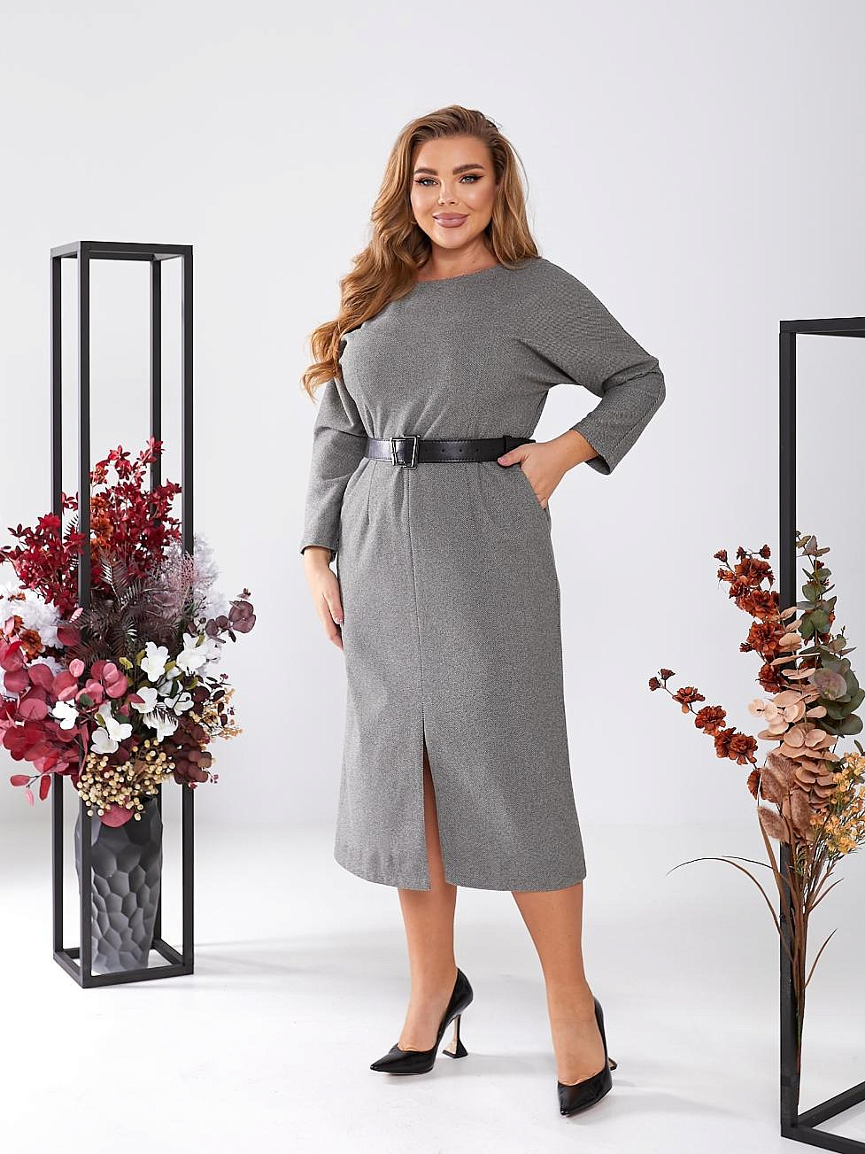 Женское теплое платье с разрезом впереди