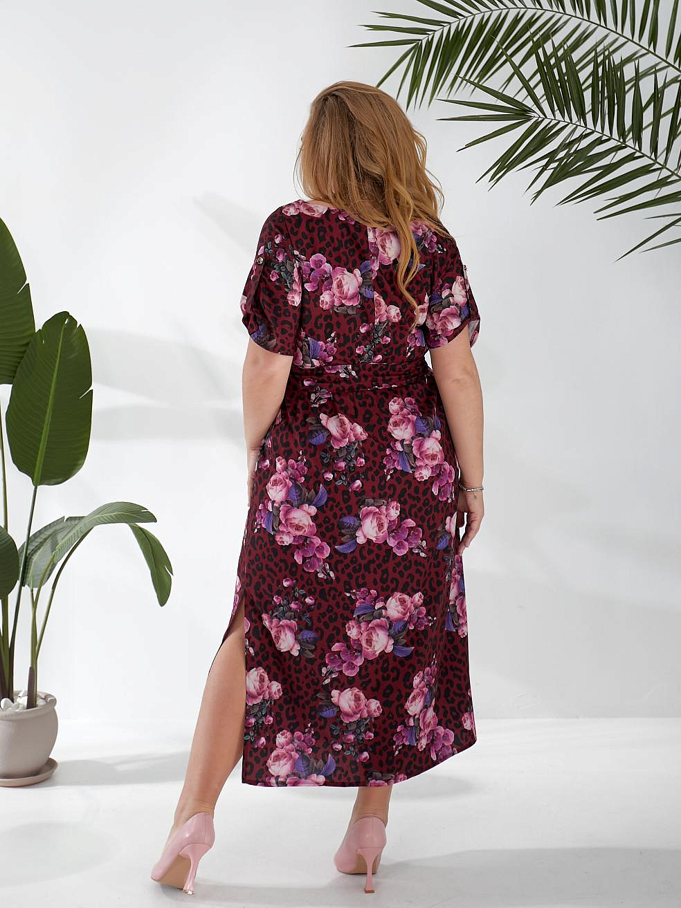 Женское платье из софта с разрезами по бокам