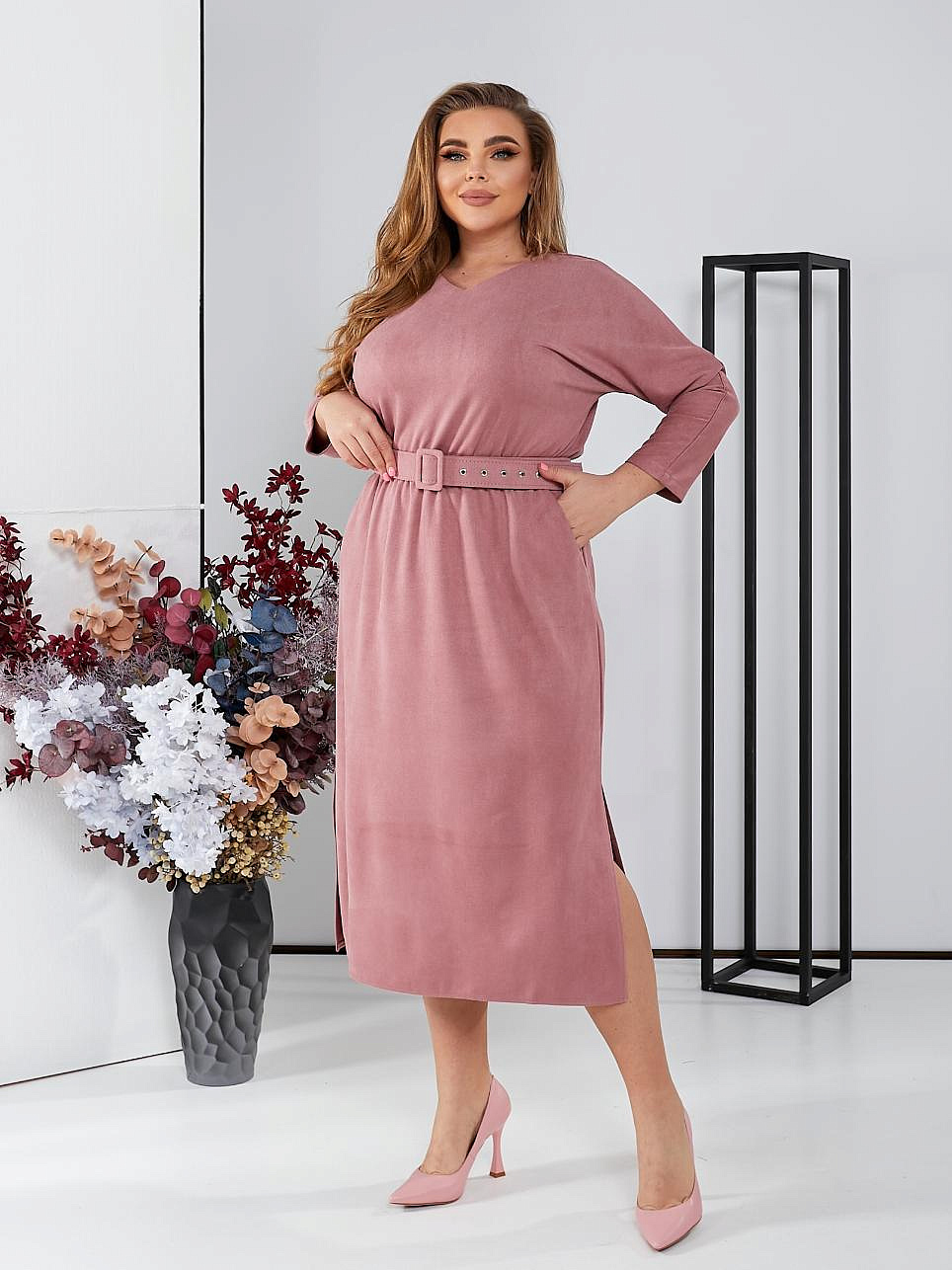 Замшевое платье с разрезами по бокам