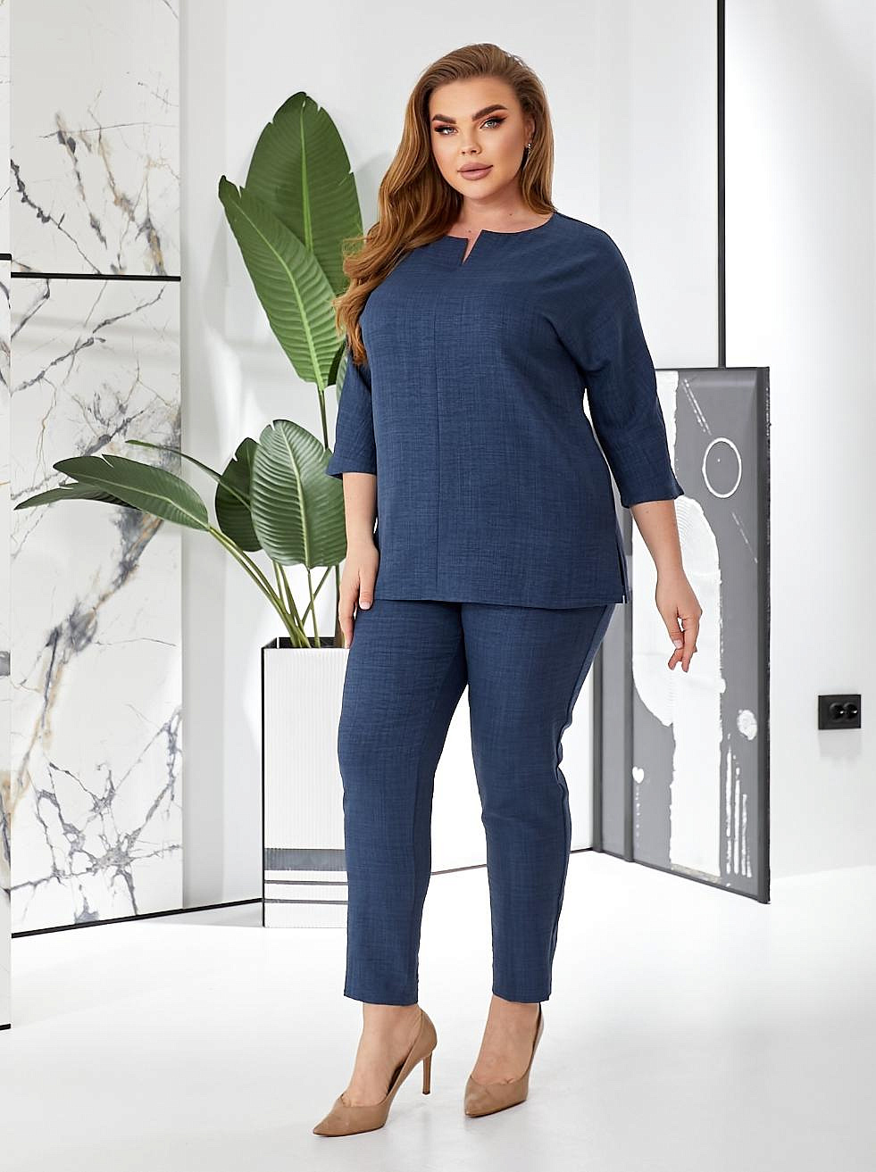 Женский костюм с брюками из льна