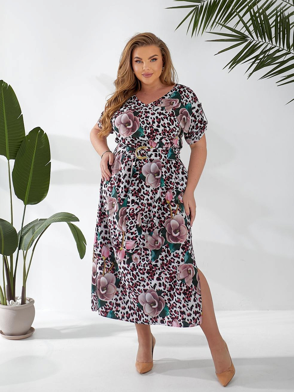 Женское платье из софта с разрезами по бокам