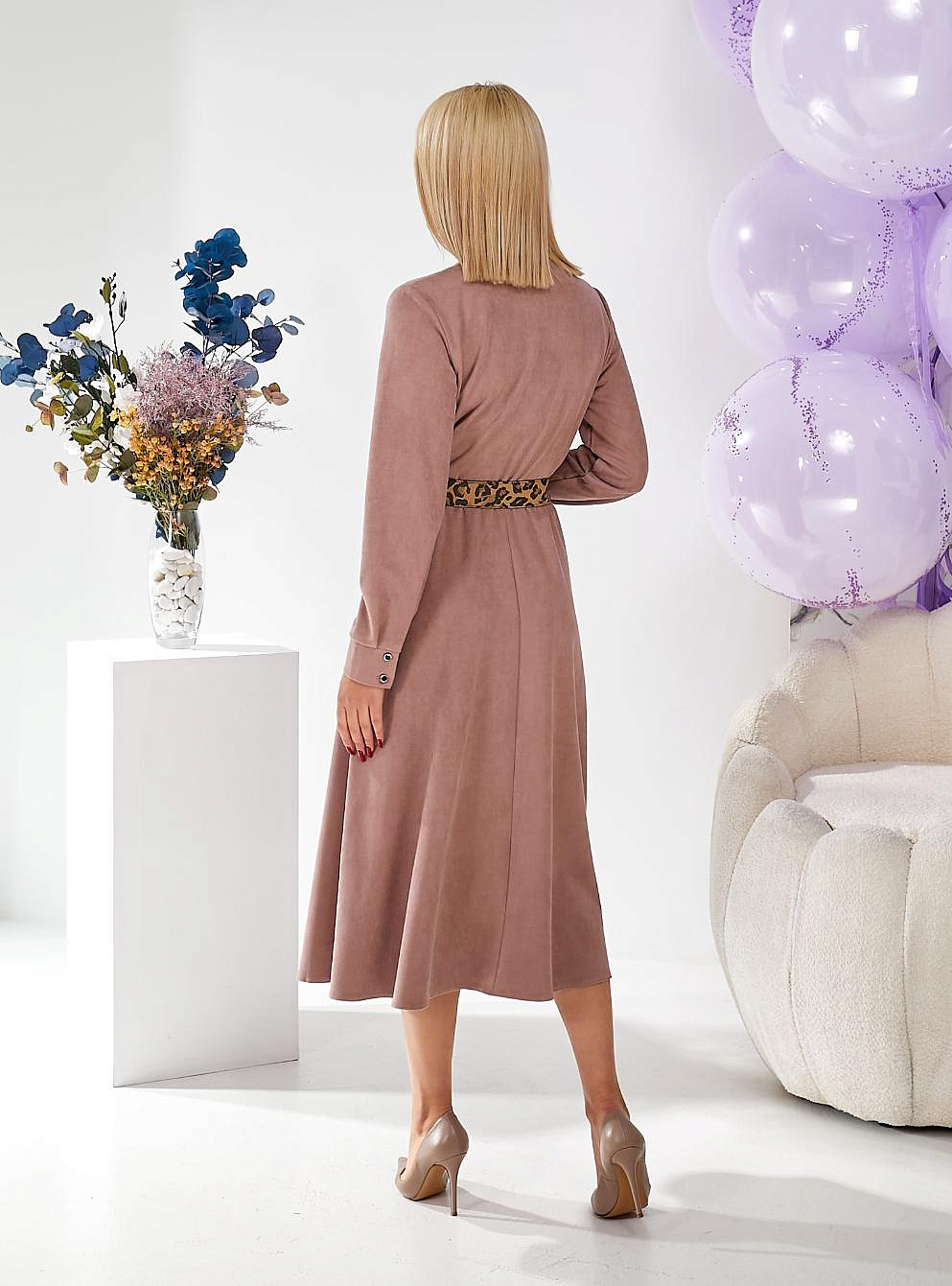 Женское платье на запах из замша