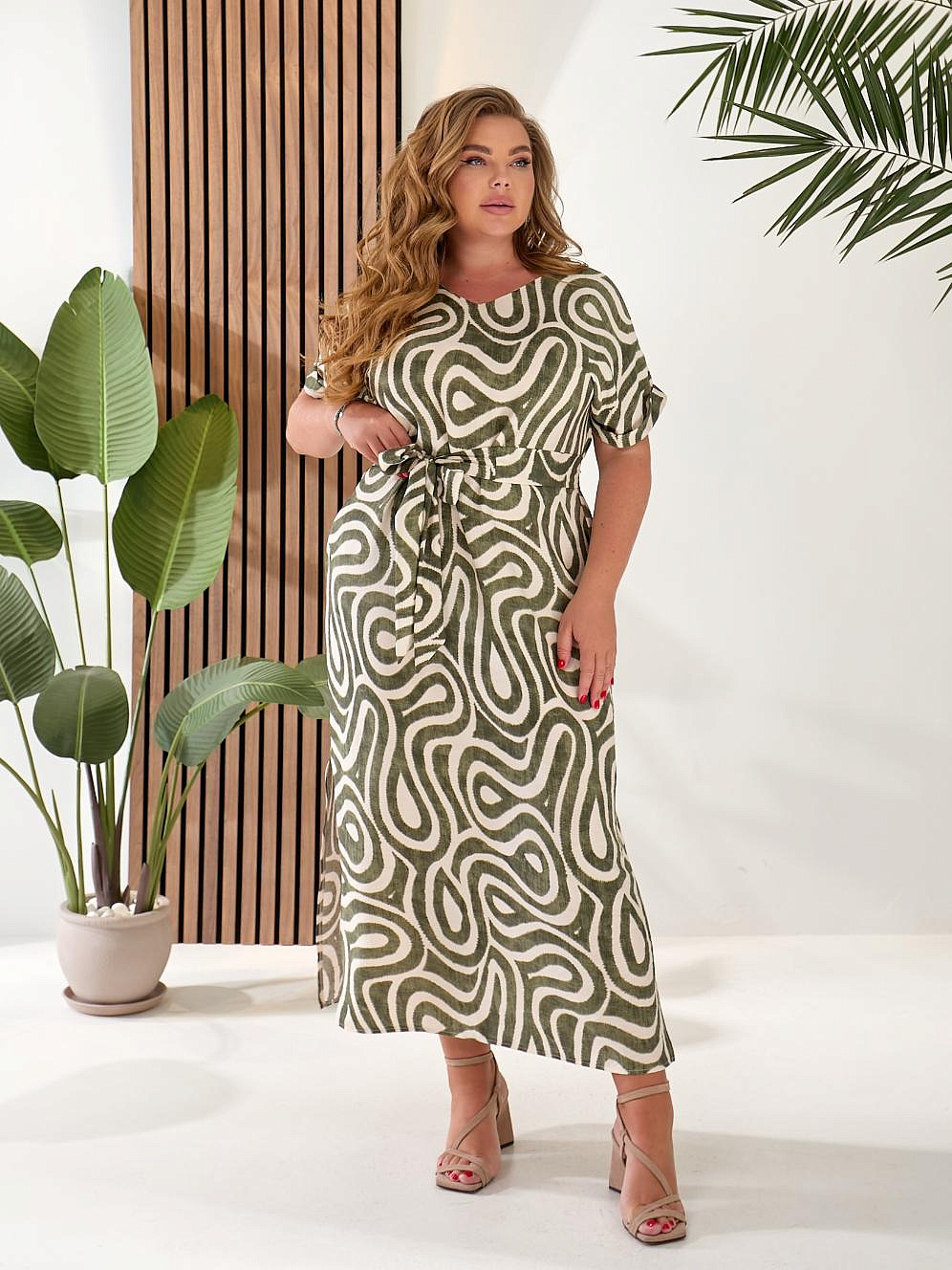 Женское платье свободного кроя в пол