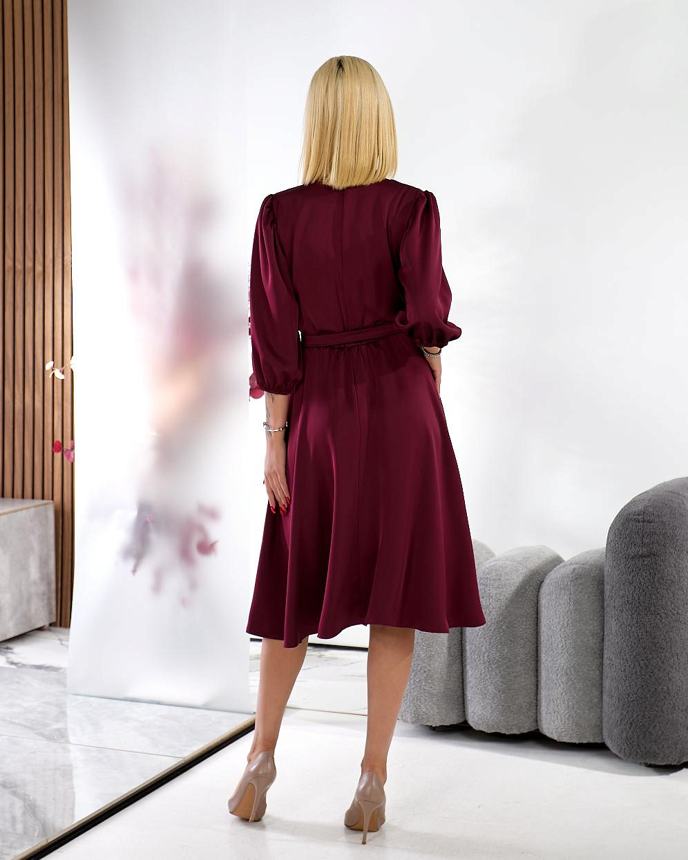 Женское платье шелковое с юбкой клеш