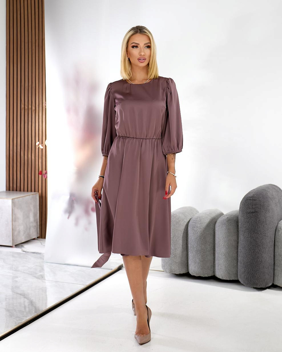 Женское платье шелковое с юбкой клеш