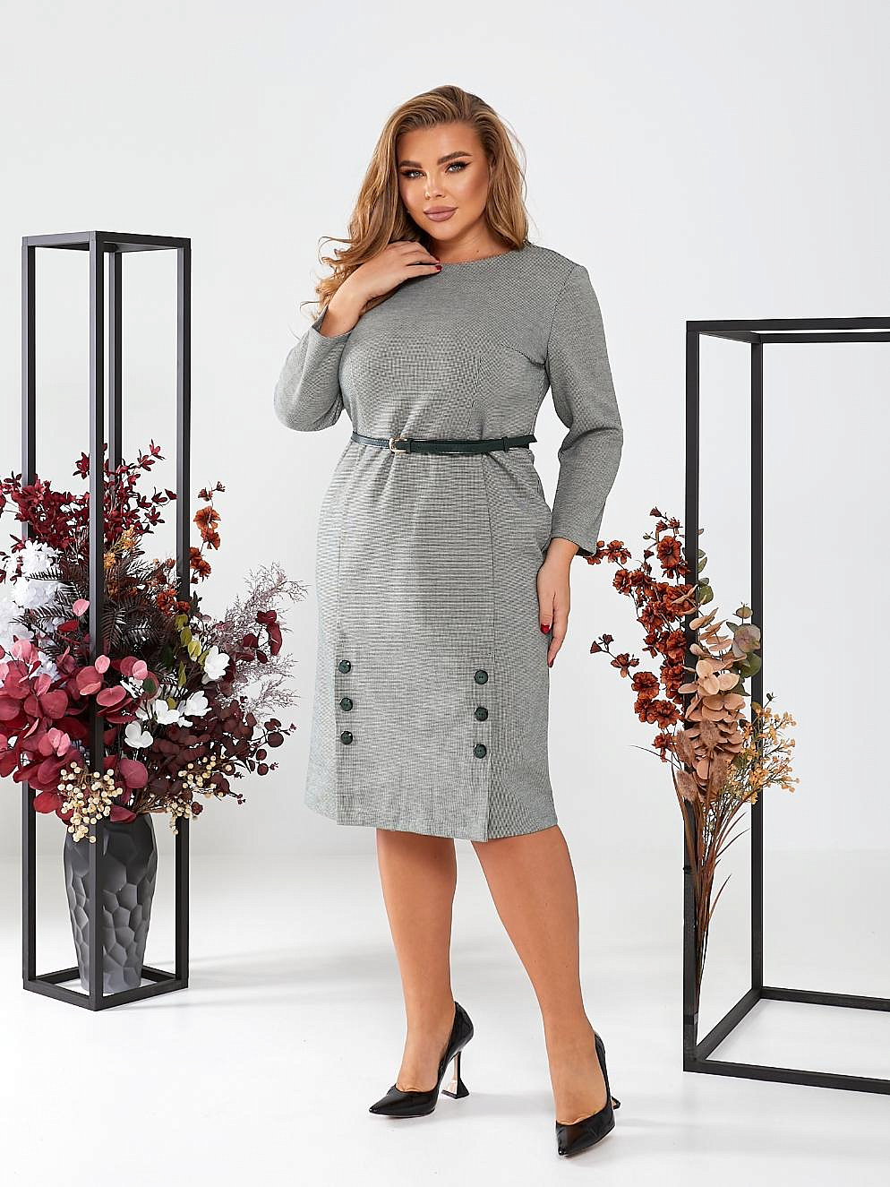 Женское теплое платье с двумя шлицами по переду