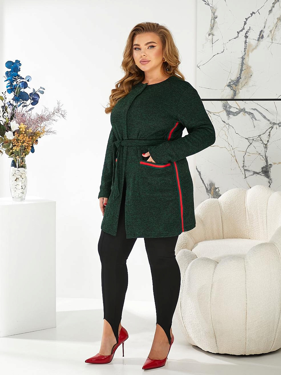 Женский кардиган из букле с тесьмой