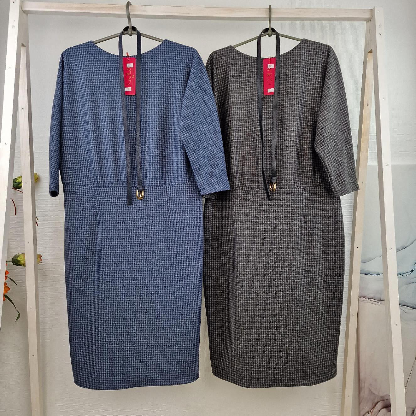 Теплое платье со сборкой по талии