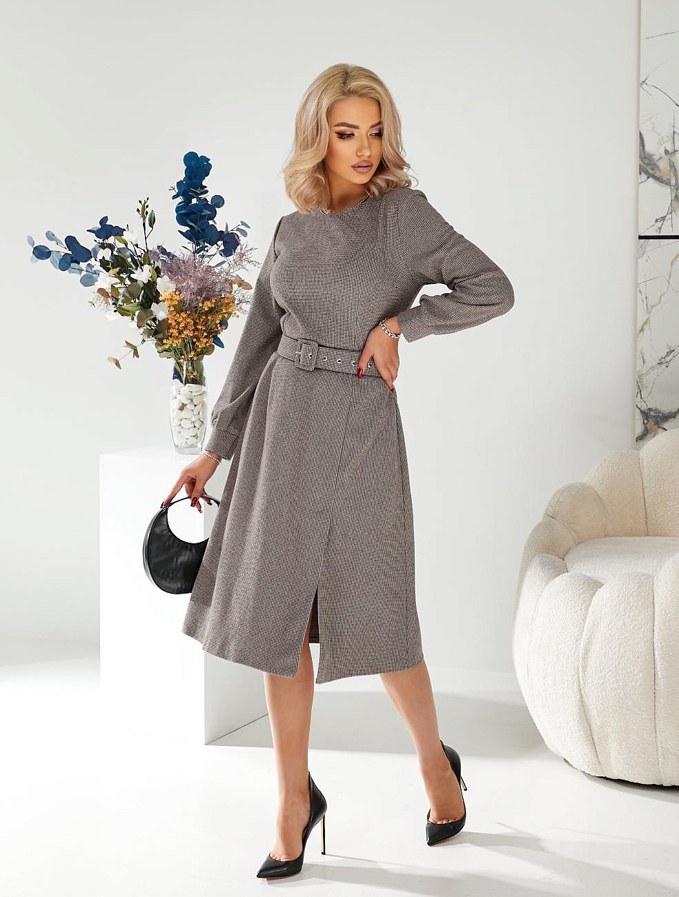 Женское теплое платье с разрезом