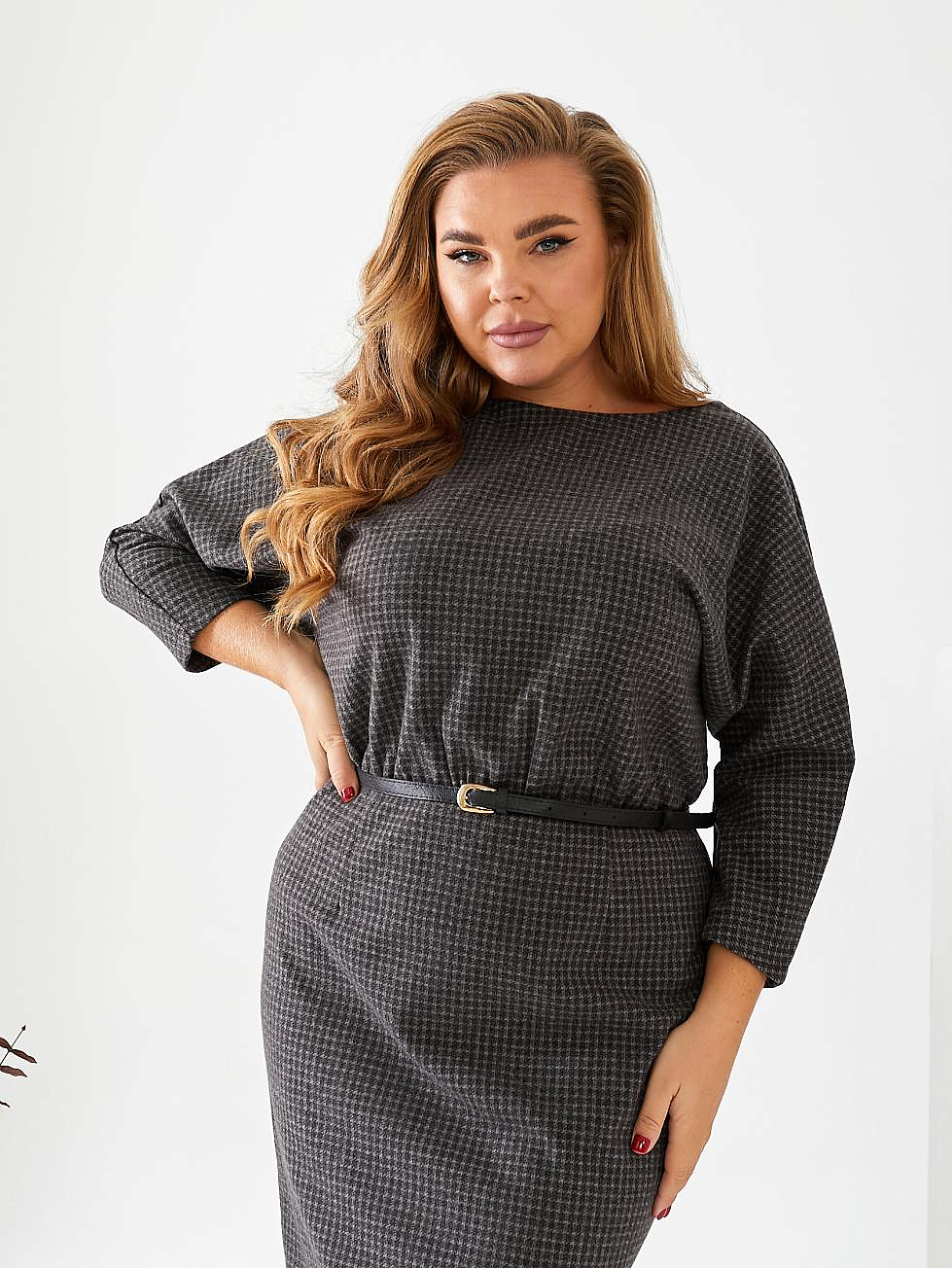 Теплое платье со сборкой по талии