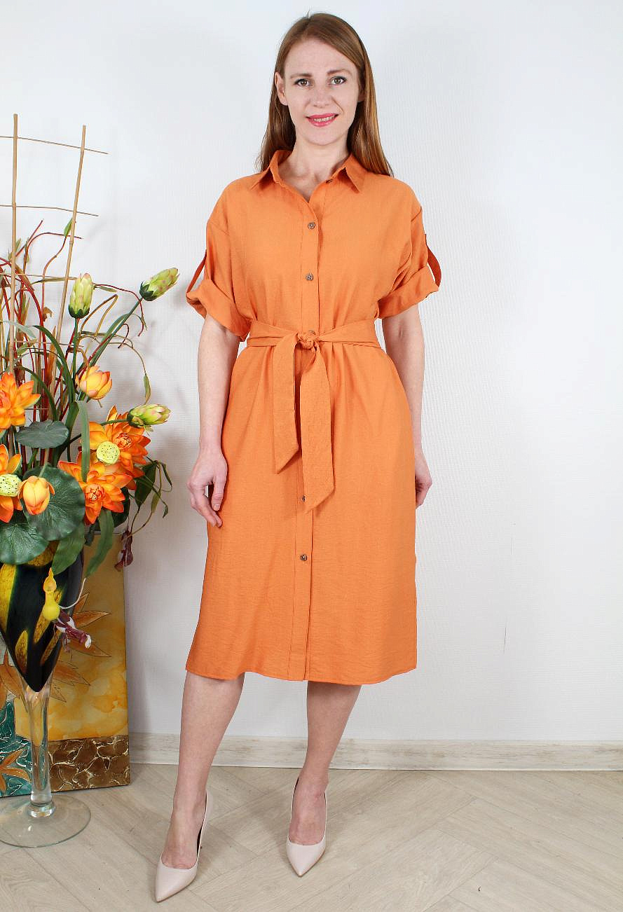 Женское платье на пуговицах