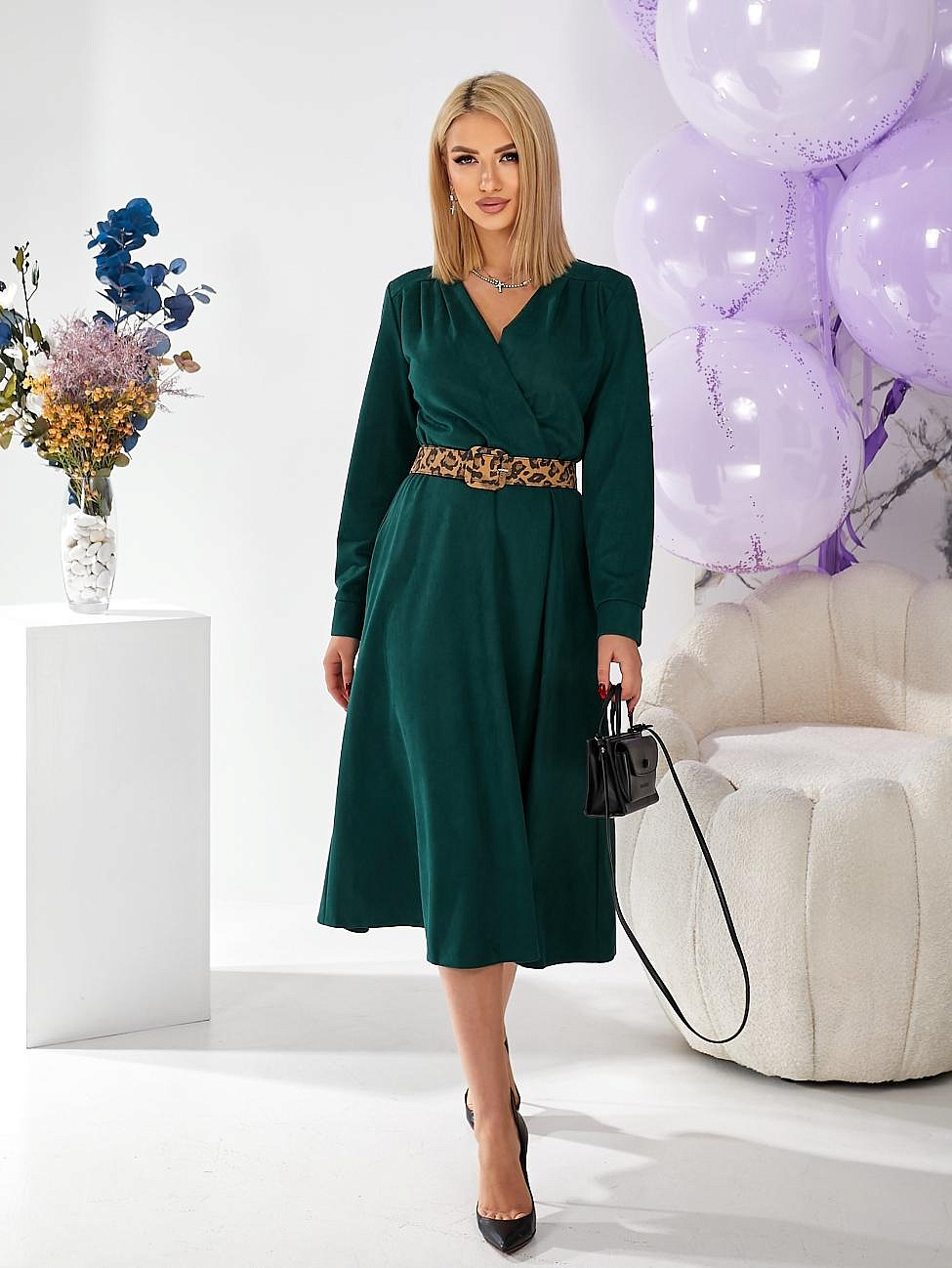 Женское платье на запах из замша