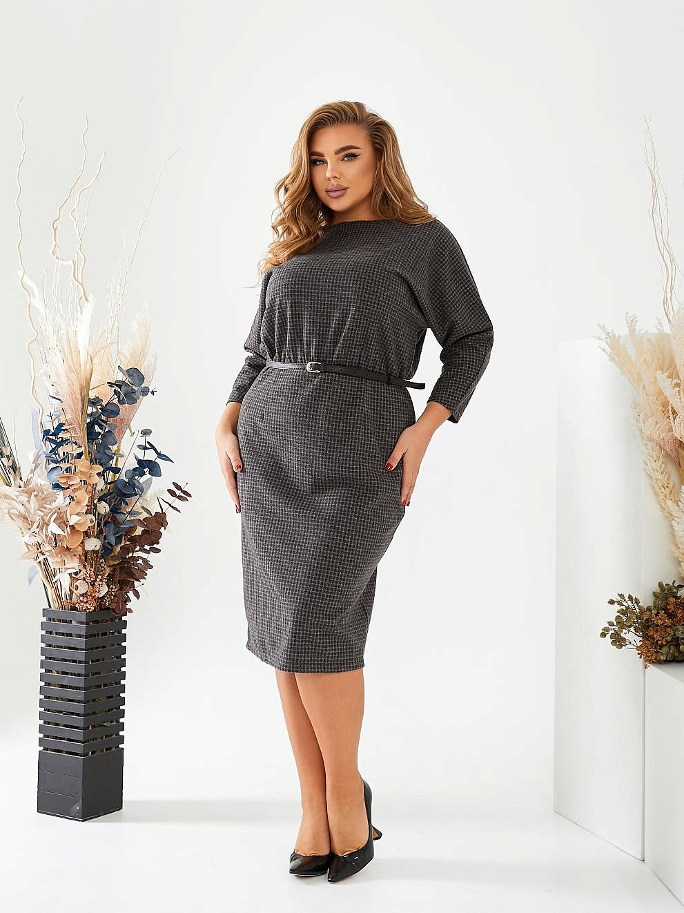 Теплое платье со сборкой по талии