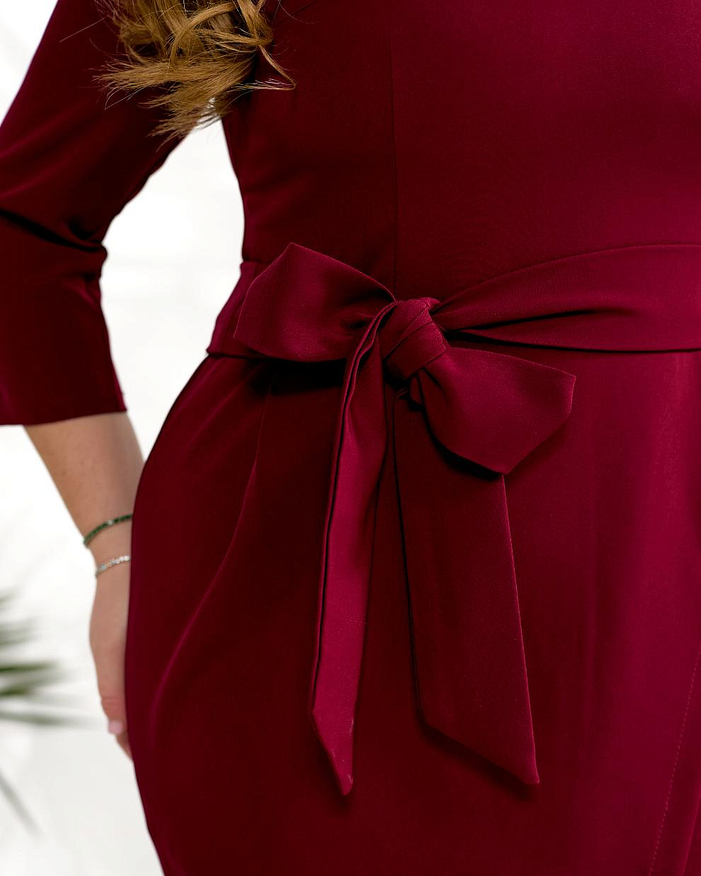 Элегантное деловое платье с запахом