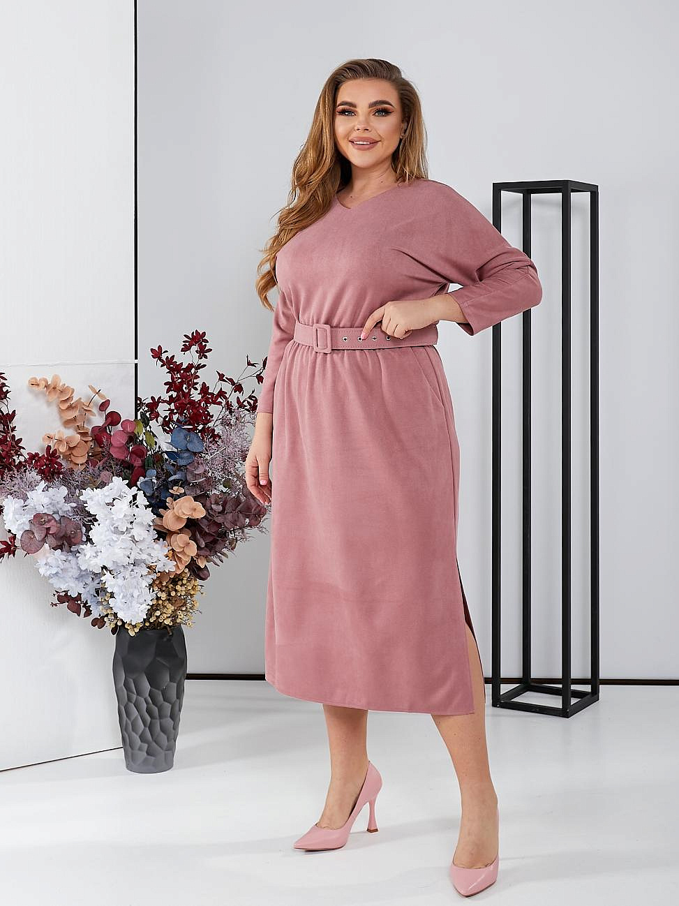 Замшевое платье с разрезами по бокам