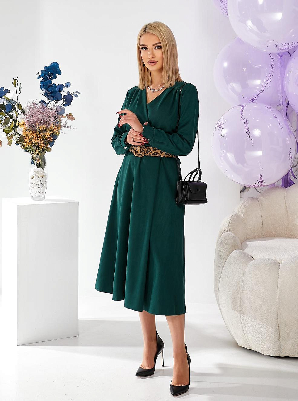 Женское платье на запах из замша