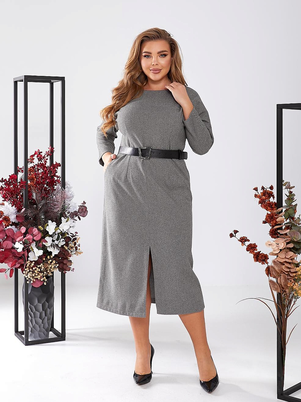 Женское теплое платье с разрезом впереди