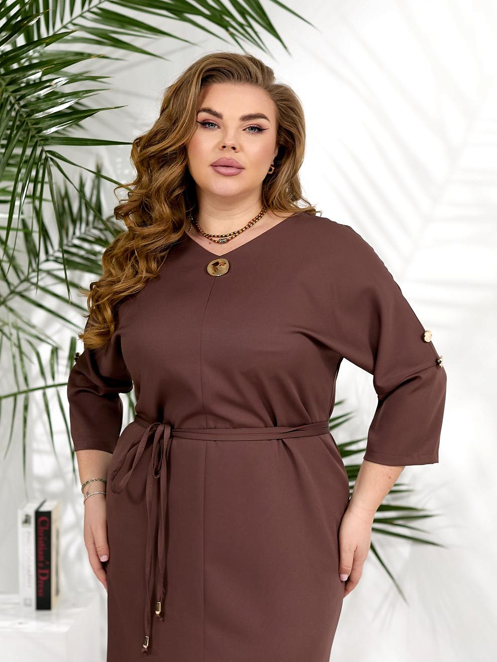 Женское платье свободное с разрезом впереди