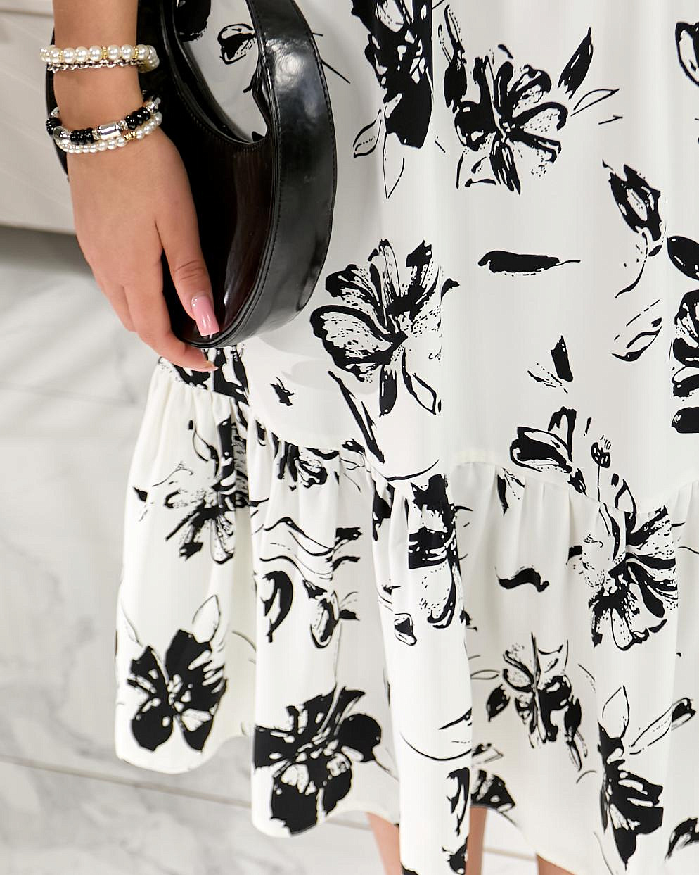 Женское платье миди с воланом по низу