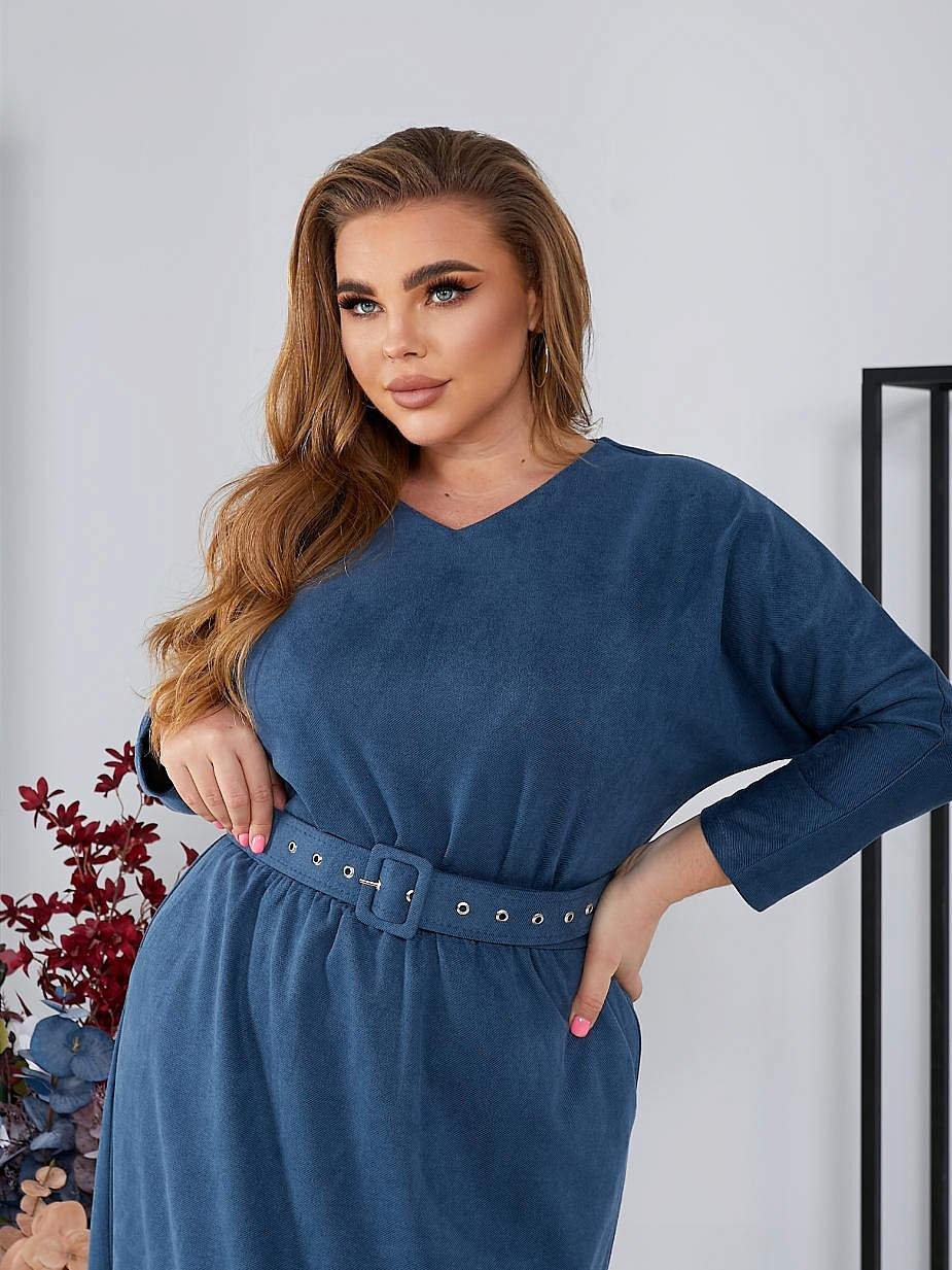 Замшевое платье с разрезами по бокам