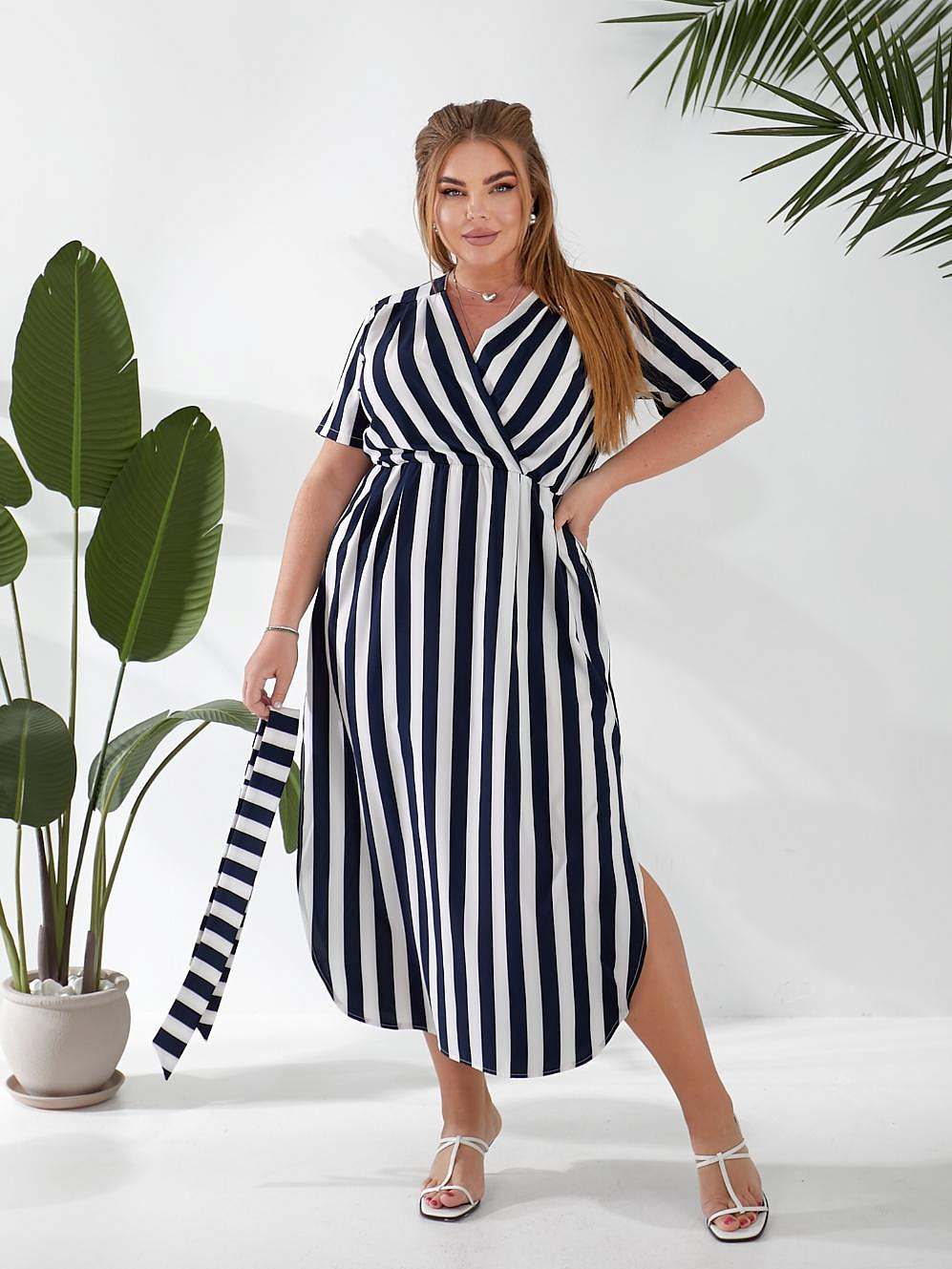 Женское платье с закругленным низом