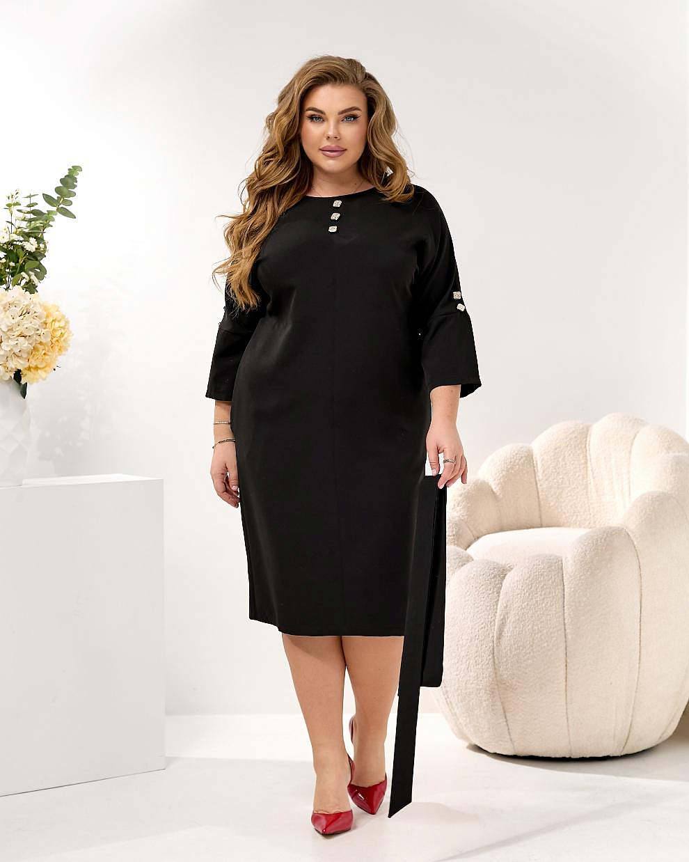 Женское платье футляр с пуговиами