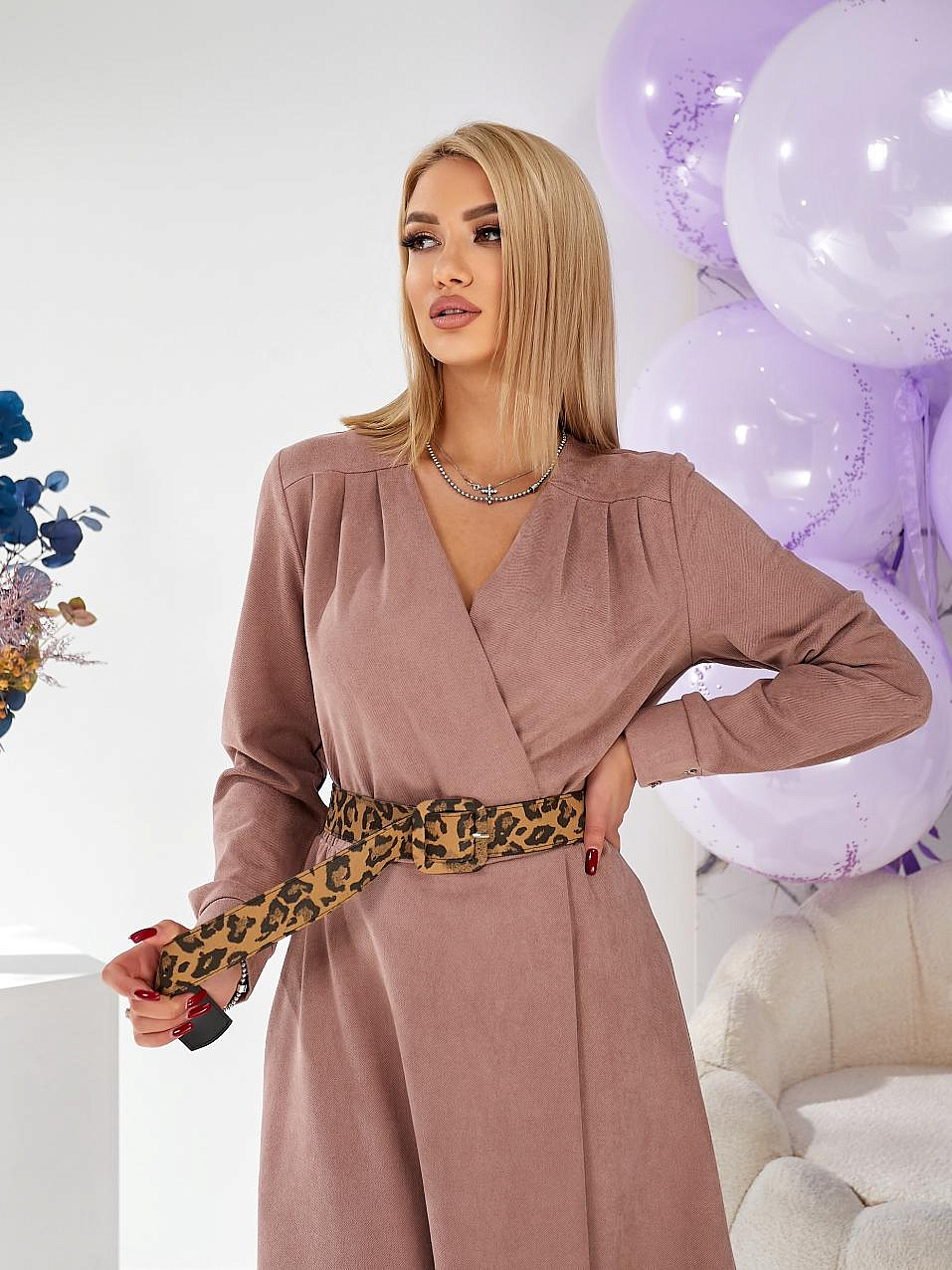 Женское платье на запах из замша