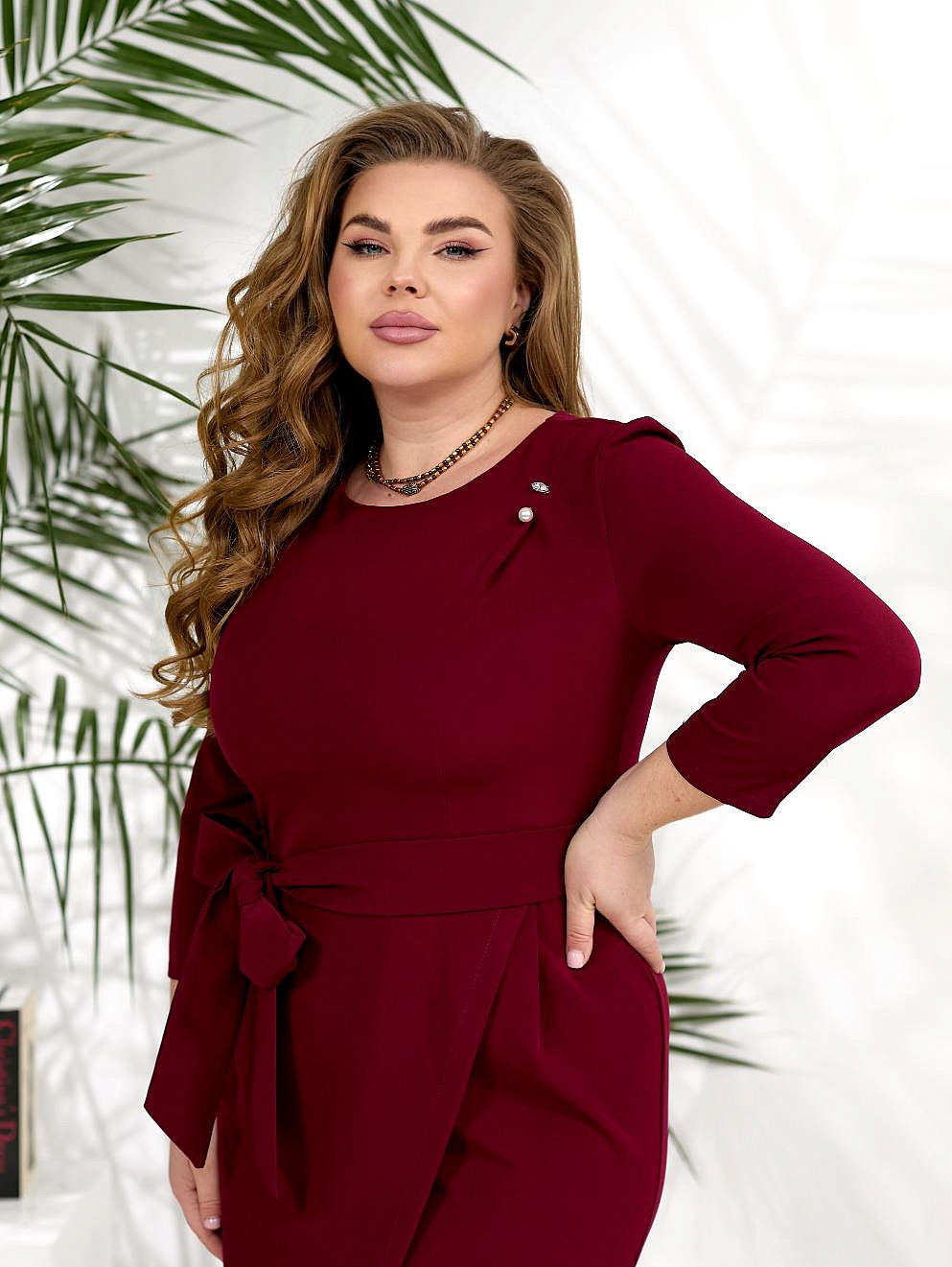 Элегантное деловое платье с запахом