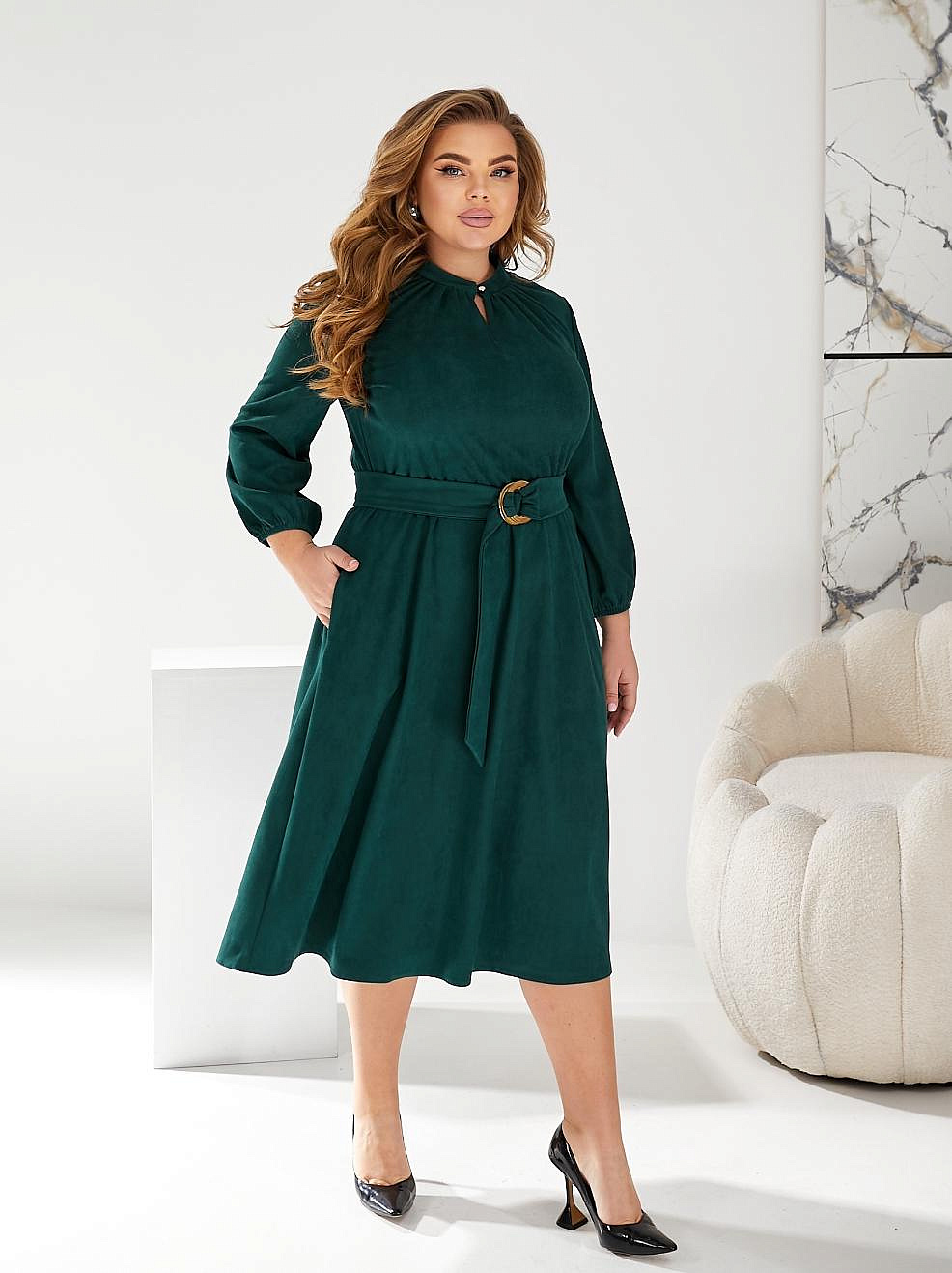 Женское платье замшевое с юбкой клеш