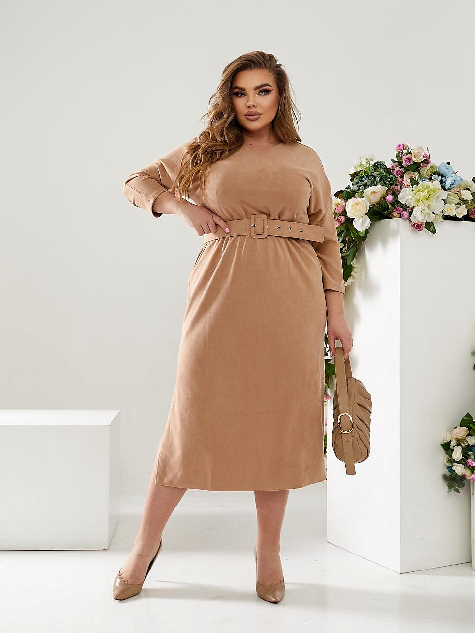 Замшевое платье с разрезами по бокам