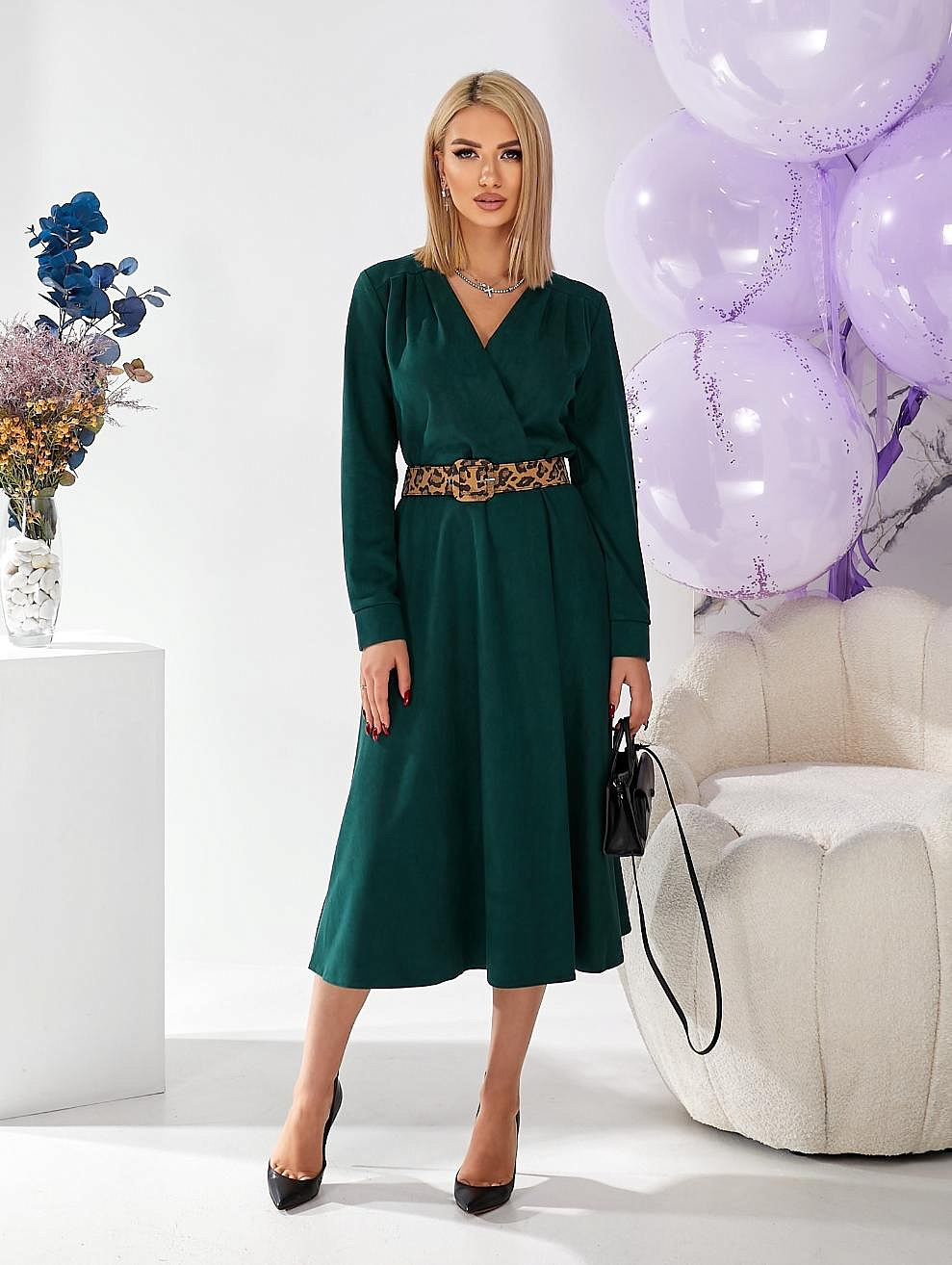 Женское платье на запах из замша