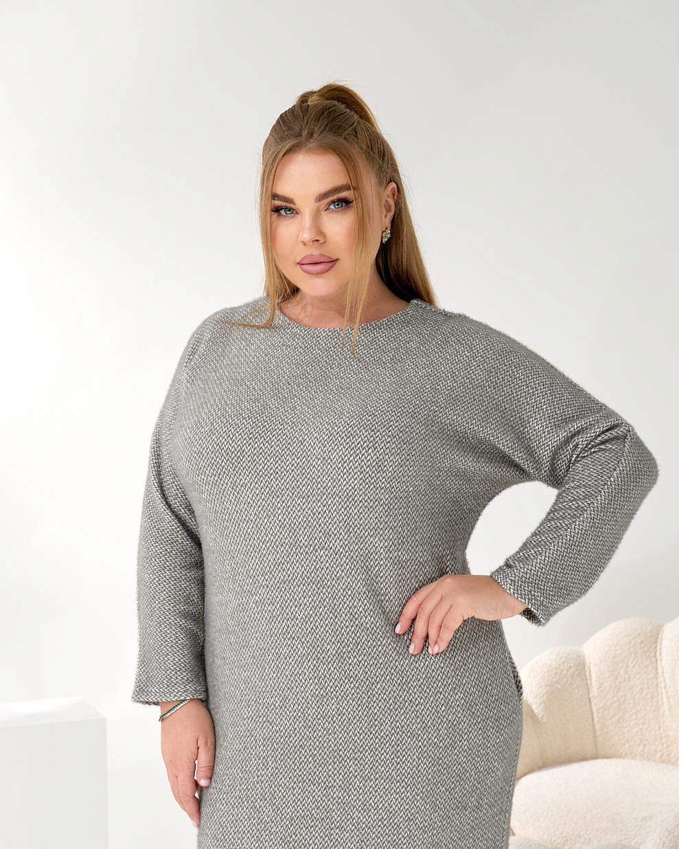 Женское теплое платье миди