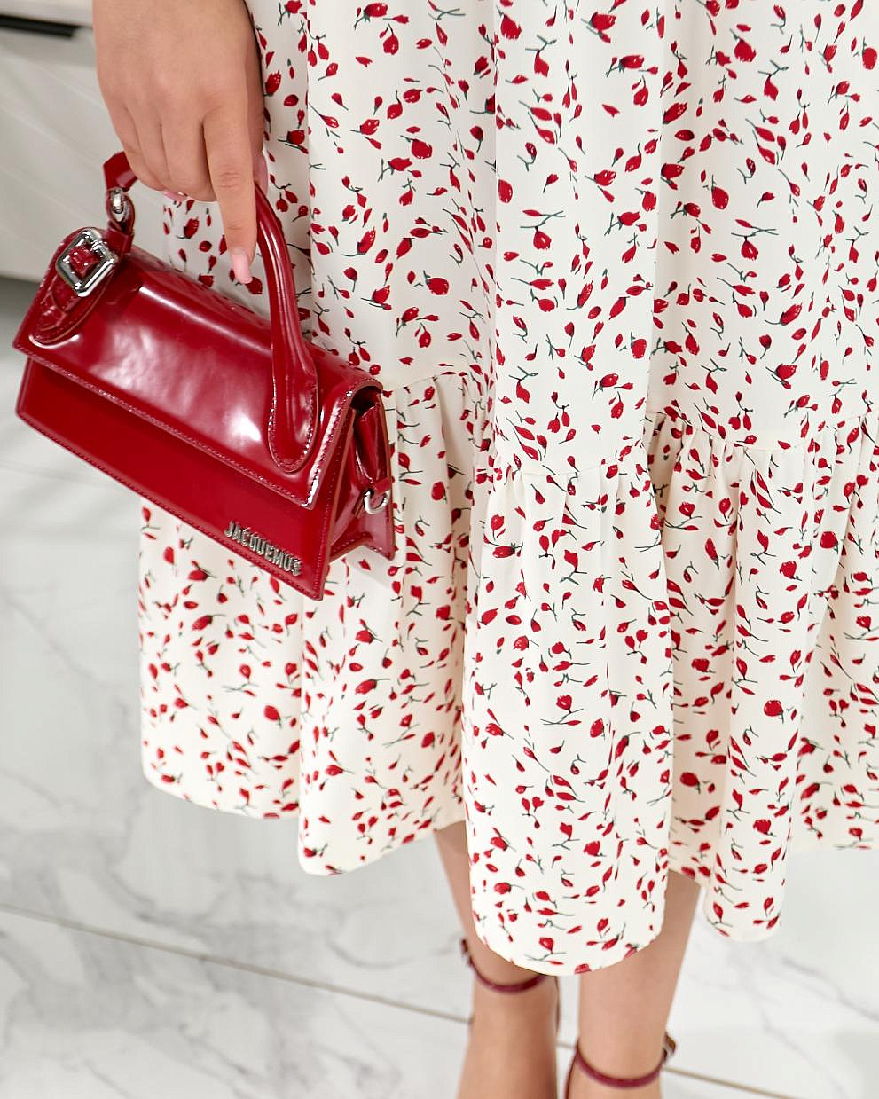 Женское платье миди с воланом по низу