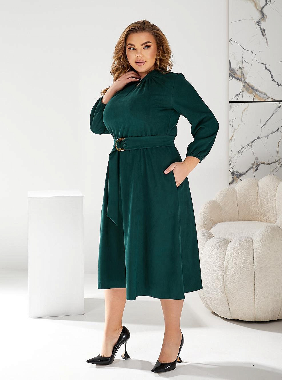 Женское платье замшевое с юбкой клеш