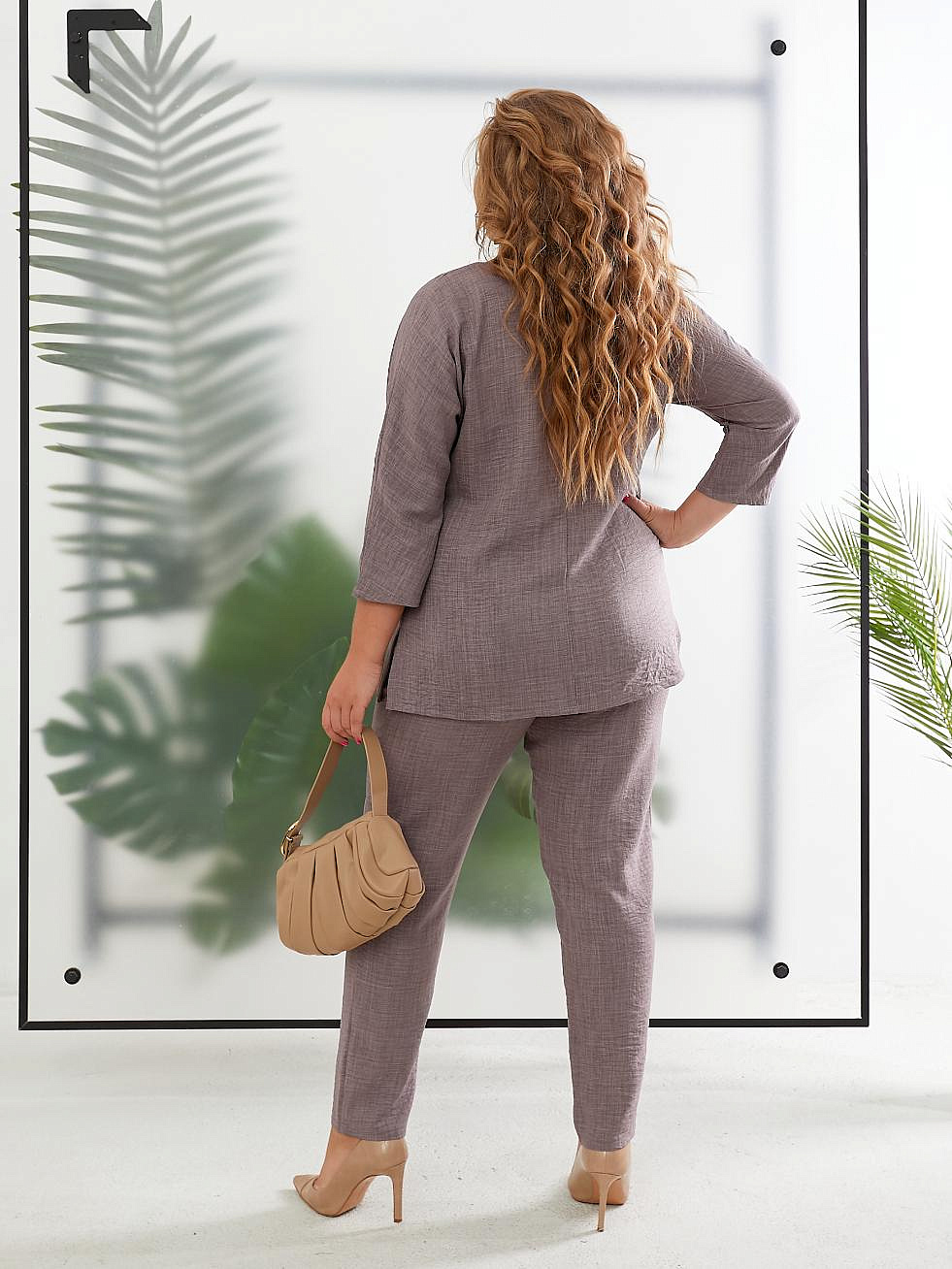 Женский костюм с брюками из льна