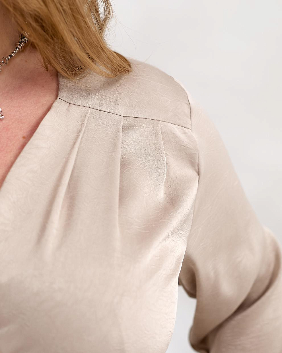 Женское платье на запах однотон