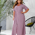 Женское платье длинное в полоску с разрезом впереди