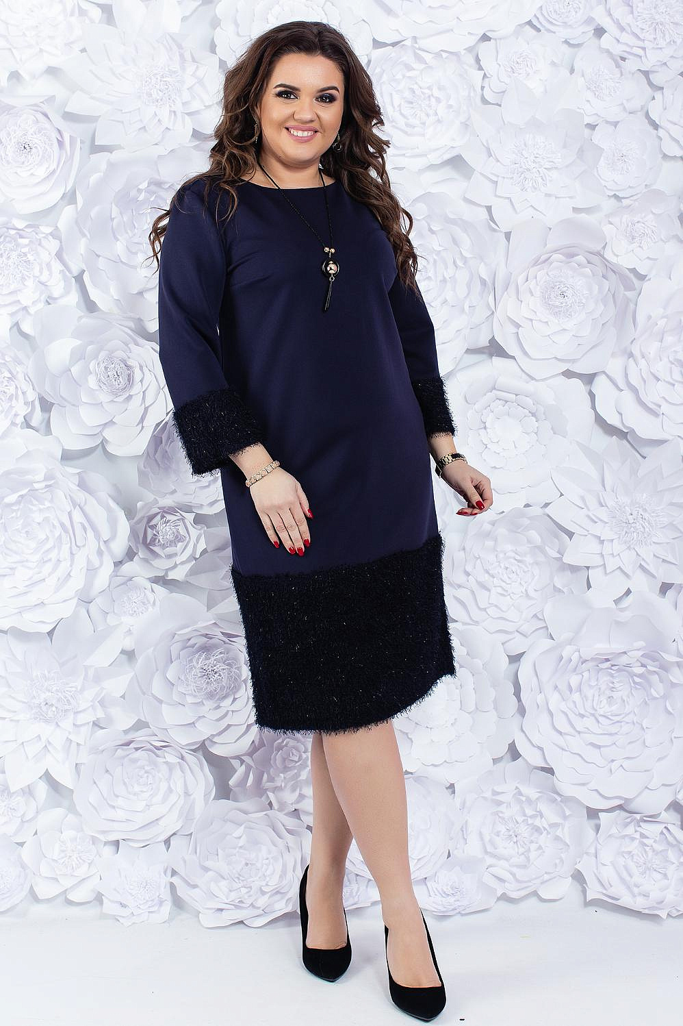 Платье свободного силуэта с мехом