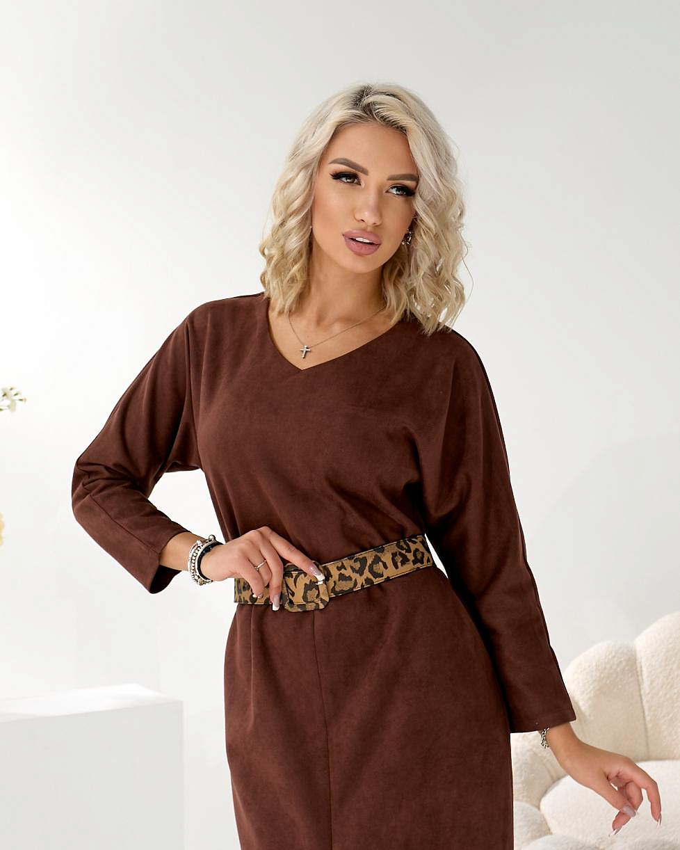 Женское платье замш с разрезом впереди