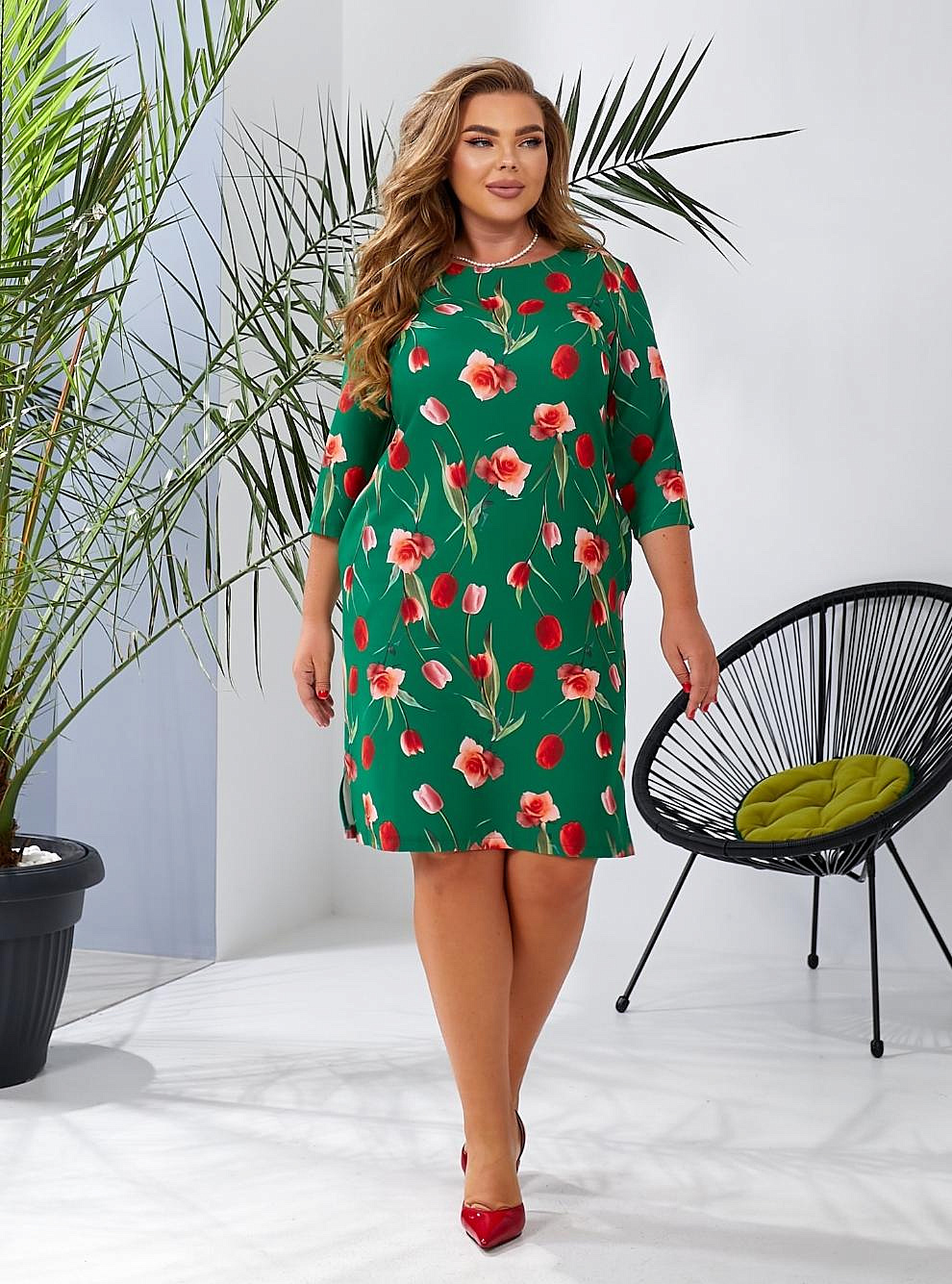 Женское платье футляр с разрезами по бокам