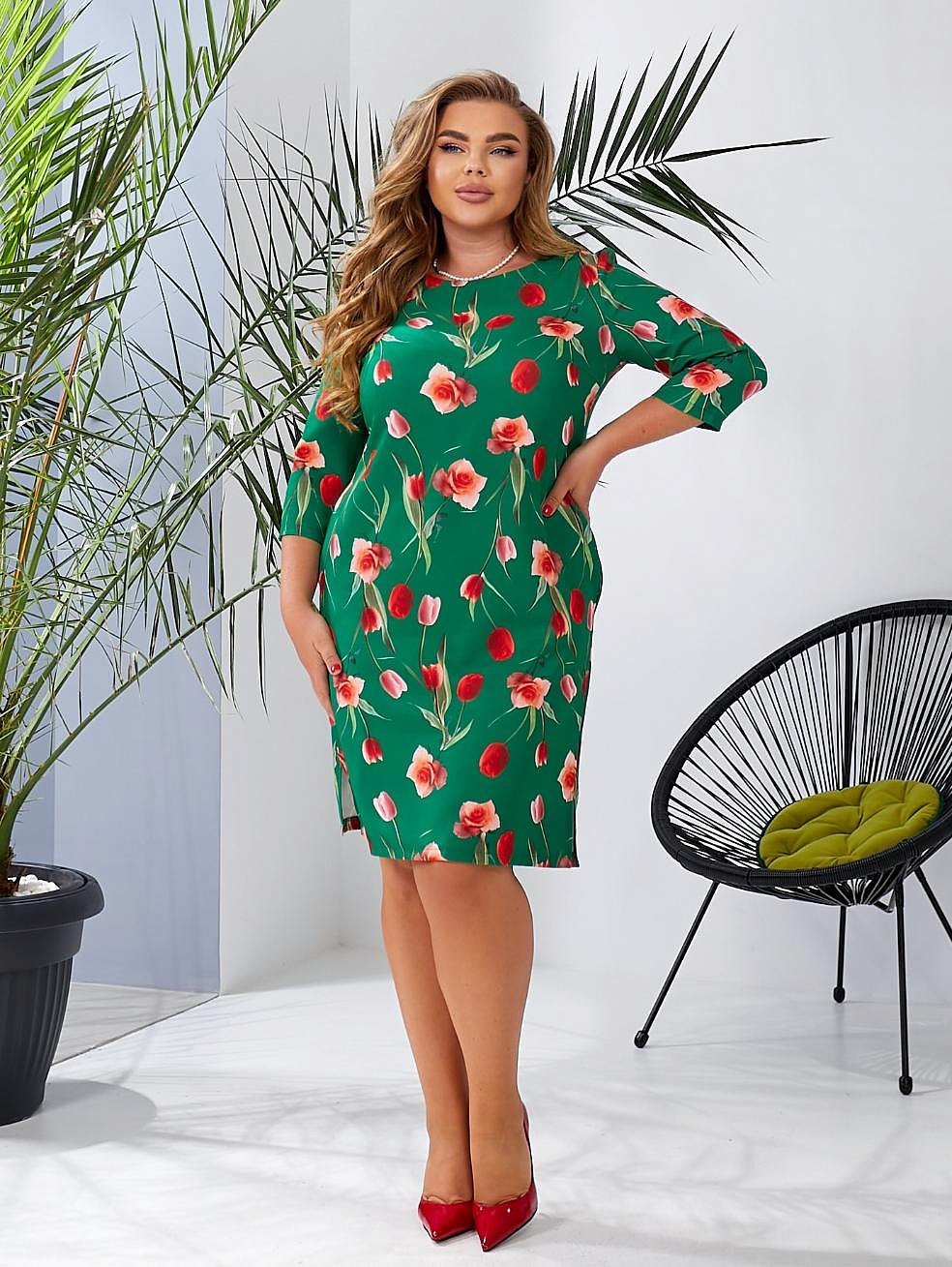 Женское платье футляр с разрезами по бокам