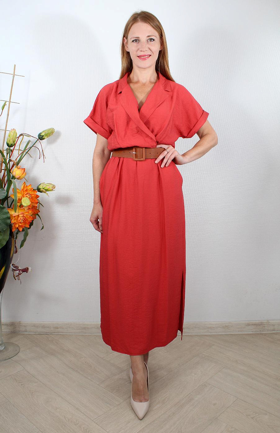 Платье прямое с воротником и поясом